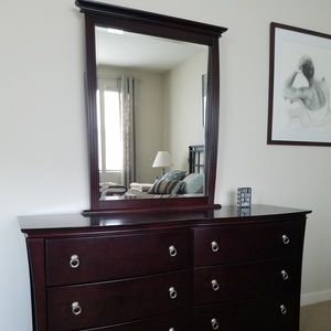 Dresser With Mirror